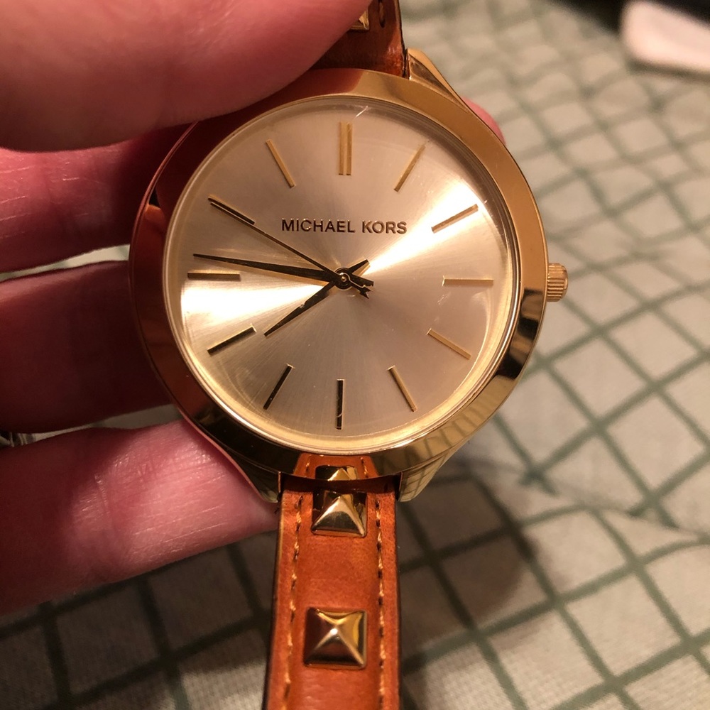 ⭐️NWOT⭐️ Michael Kors Genuine Leather Wrap Around Studded Watch - Picture 3 of 6